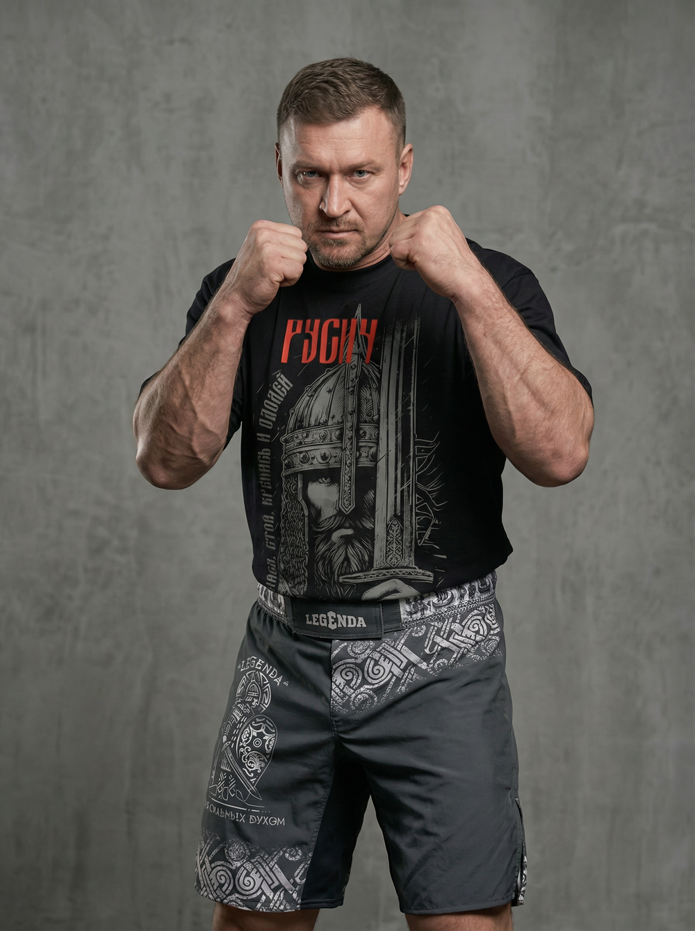 Футболка оверсайз хлопковая черная LEGENDA Русич красный