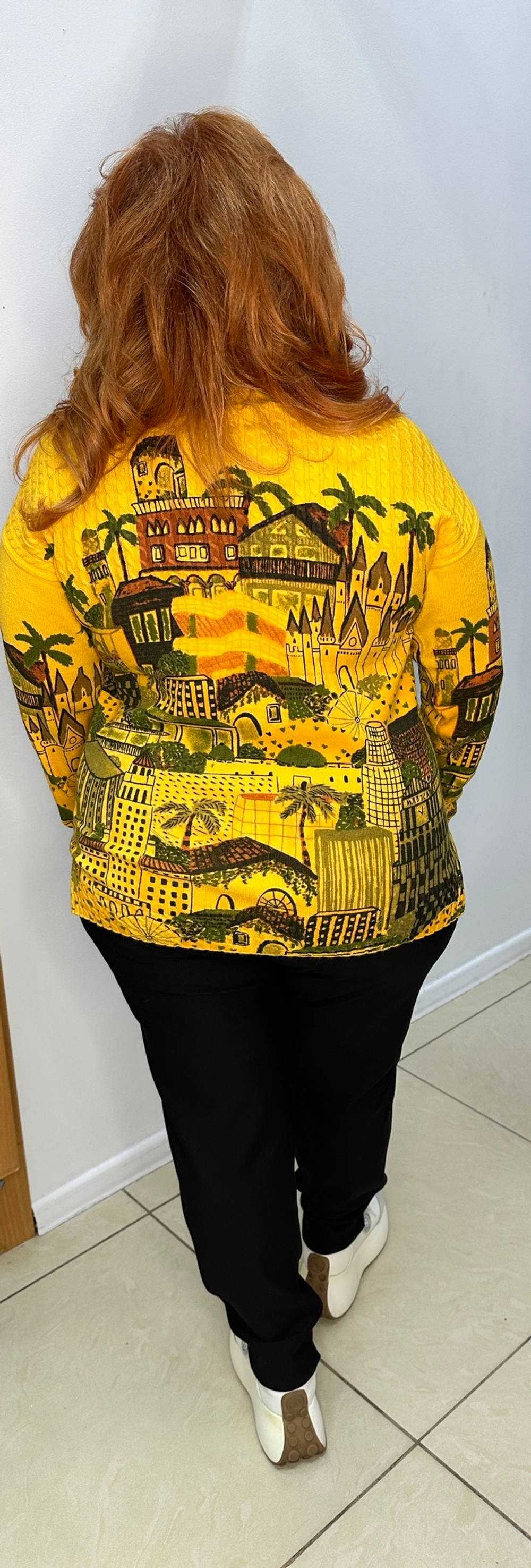 Цветной джемпер с закрытым горлом и мелкой "косичкой"