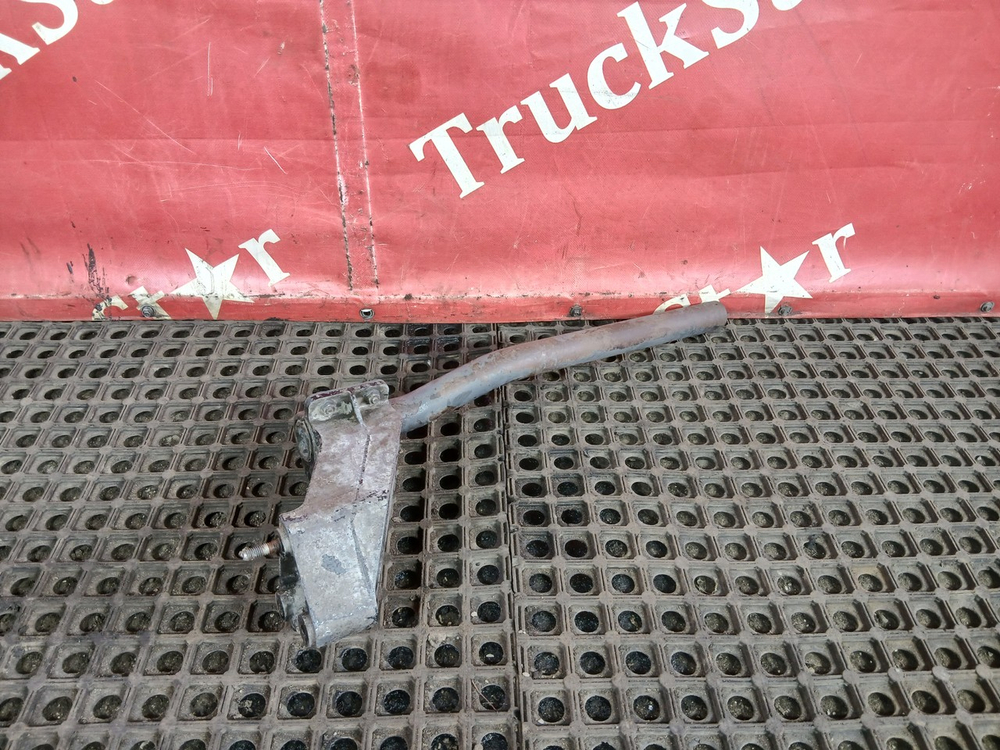 Кронштейн крыла заднего