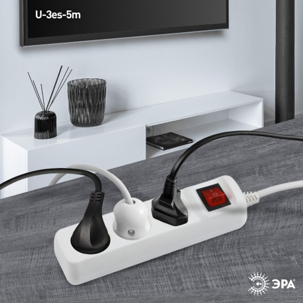 Удлинитель электрический ЭРА U-3es-5m-3x1,5 с заземлением с выключателем 3 розетки 5м ПВС 3x1,5мм2 16А