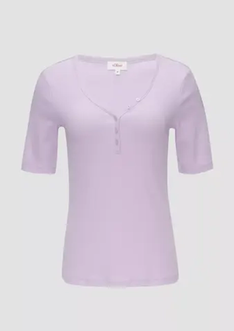 Футболка базовая в рубчик с вырезом