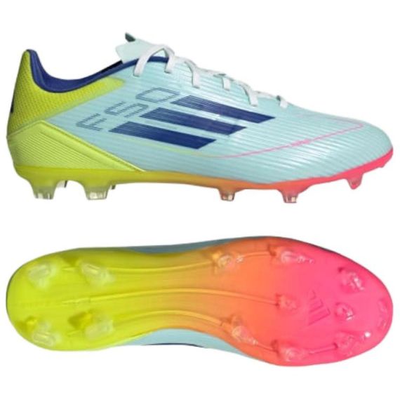 Бутбольные ботинки Adidas F50 - это низкие кроссовки для повседневного использования.