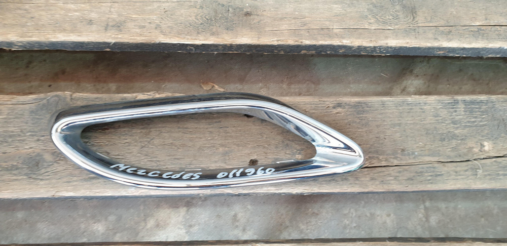 Накладка юбки заднего бампера правая GLS (X166) 15-19 Б/У Оригинал A0008850274