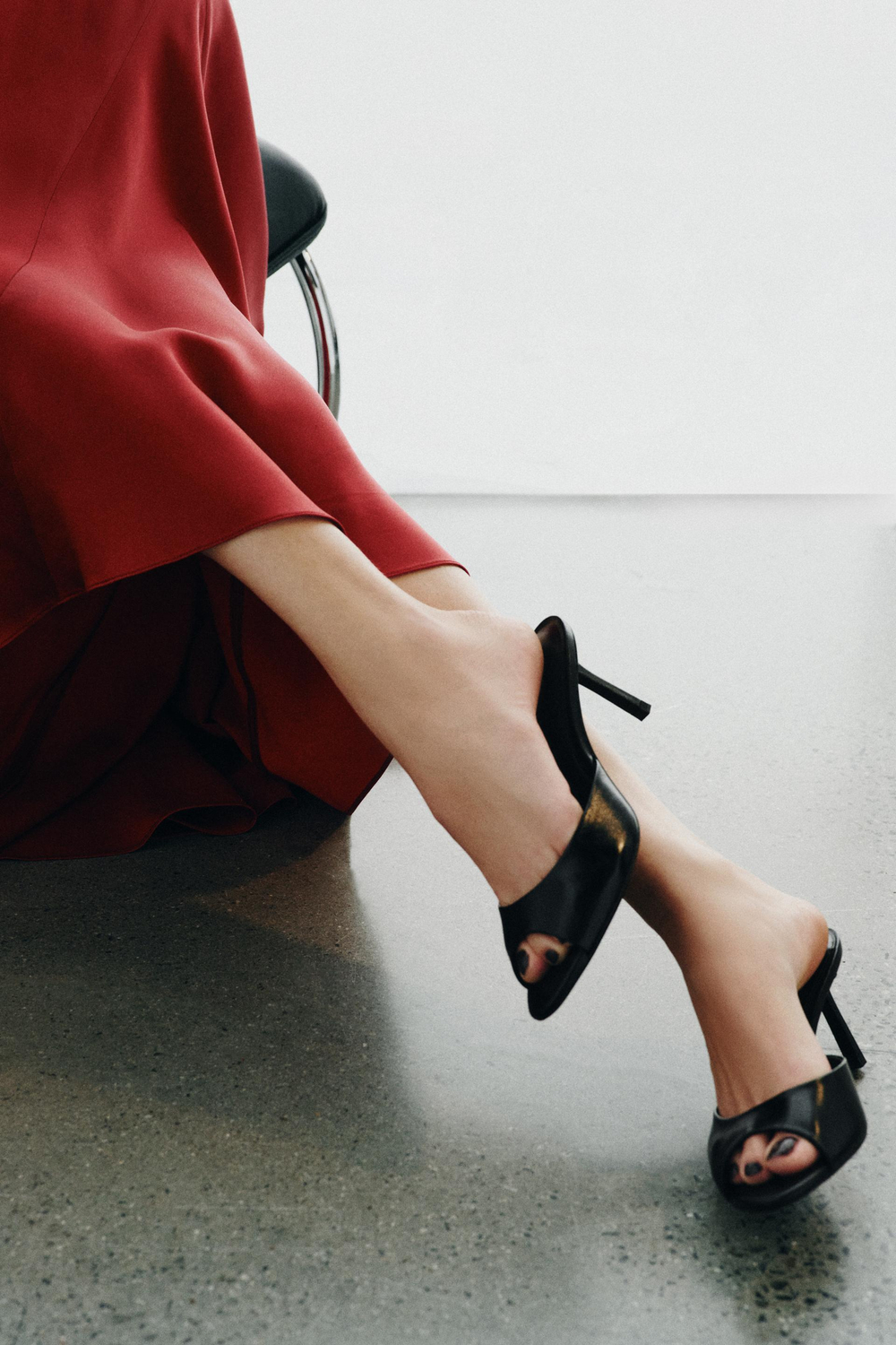 ZARA КОЖАНЫЕ МЮЛИ НА КАБЛУКЕ, ЧЕРНЫЙ