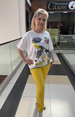 Футболка-блузон с цветным принтом на "столбике"