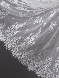 Кружево шантильи теплое белое широкое неэластичное ширина 1,5 м купон 2.9 м