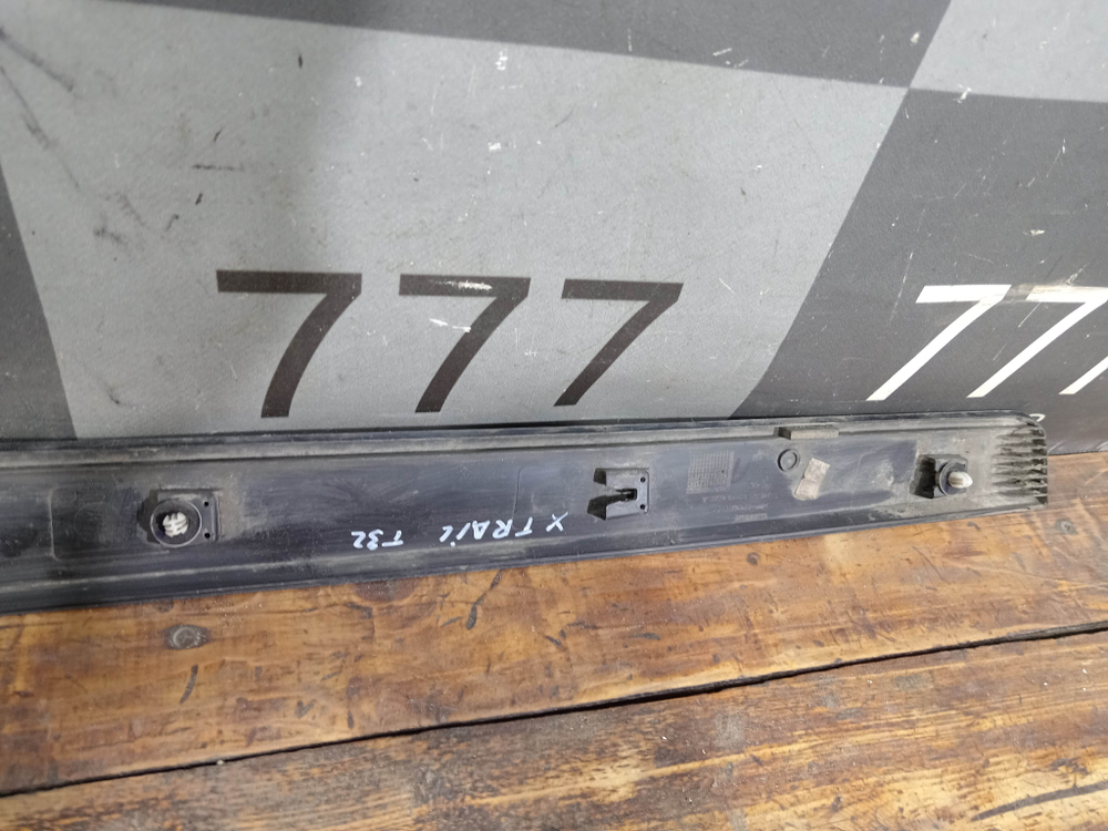 Накладка двери передней правой Nissan X-Trail 3 (T32) 13-23 Б/У Оригинал 808764CM1A