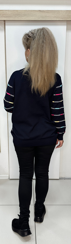 Темно-синий джемпер с цветным пунктиром