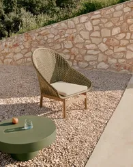 Кресло Olbia с высокой спинкой из искусственного ротанга и массива тика