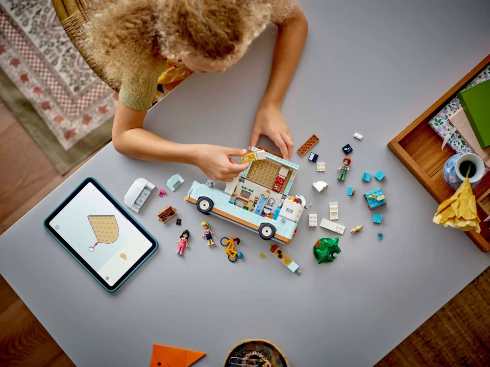 Конструктор LEGO Friends 42663 Приключение в туристическом фургоне дружбы