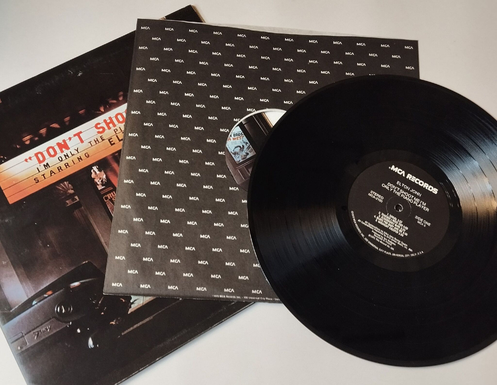 Винтажная виниловая пластинка LP Elton John Don't Shoot Me, I'm Only The Piano Player (USA 1973)