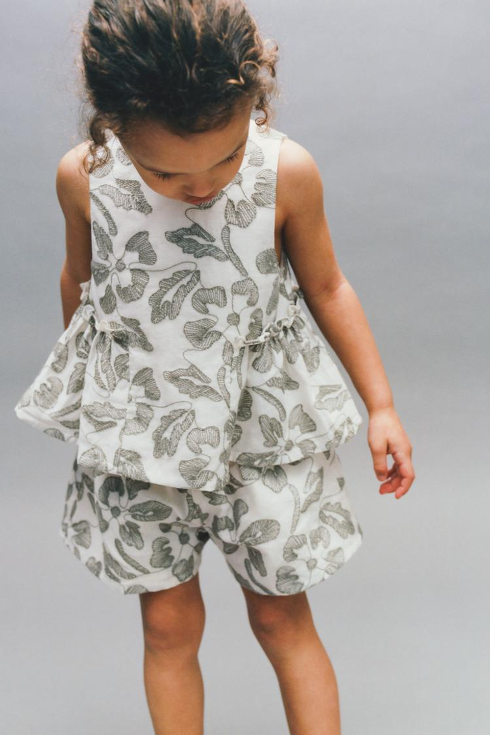 ZARA ШОРТЫ С ЦВЕТОЧНОЙ ВЫШИВКОЙ, МЯГКИЙ ЗЕЛЕНЫЙ