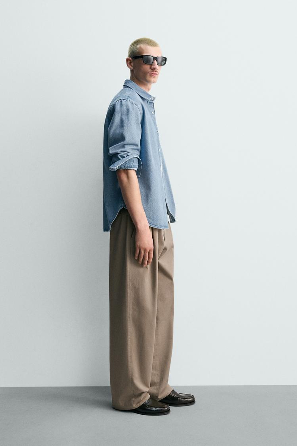 ZARA ДЖИНСОВАЯ РУБАШКА REGULAR FIT С ЭФФЕКТОМ ПОТЕРТОСТИ, ПАСТЕЛЬНО-СИНИЙ