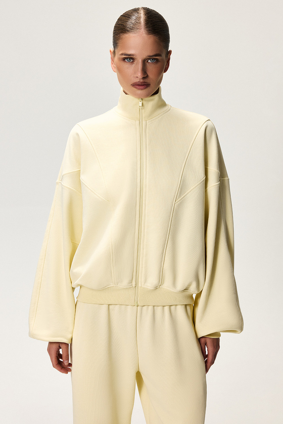 Олимпийка с рельефными швами Ваниль