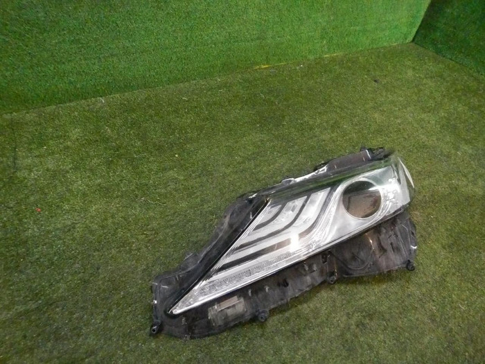 Стекло фары левое Toyota Camry xv70 (2017-2021)