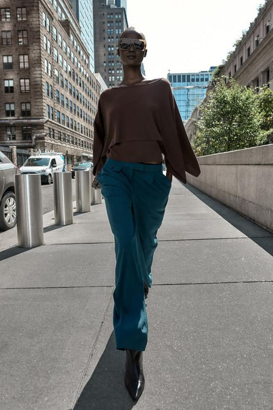 ZARA ШИРОКИЕ БРЮКИ С ЗАЩИПАМИ, СИНЕ-ЗЕЛЕНЫЙ