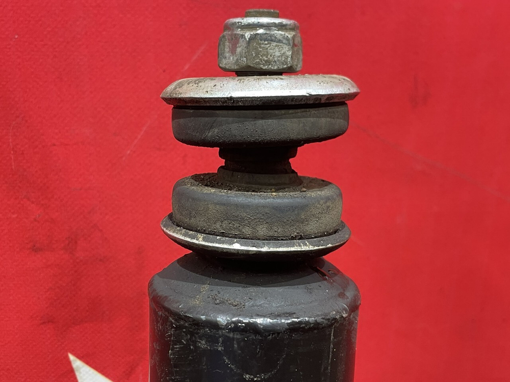 Амортизатор передний