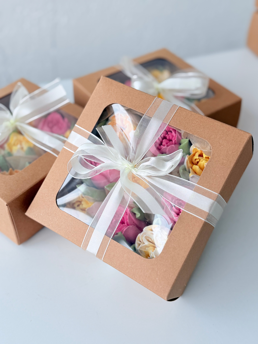 Коробка «Махровые тюльпаны» 15*15 см