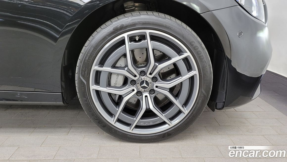 Mercedes-Benz E-Class W213 E220d 4MATIC AMG Line (01.2022)
