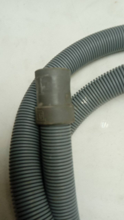 VMUF 501 B кт4 Сливной шланг для стиральных машин Ariston Indesit C00091775 б/у