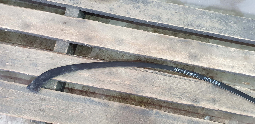 Молдинг двери задней правой Mercedes C (W205) 14-23 Б/У Оригинал A2056900480