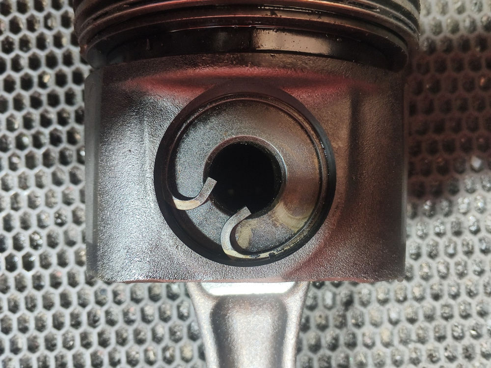 Поршень с шатуном