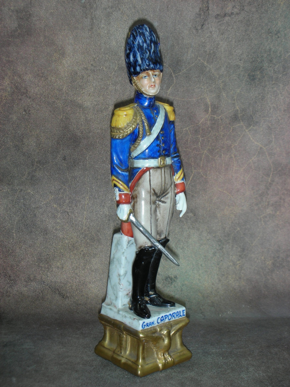 Статуэтка. Фарфор. Солдат. Капрал. Capodimonte. Италия