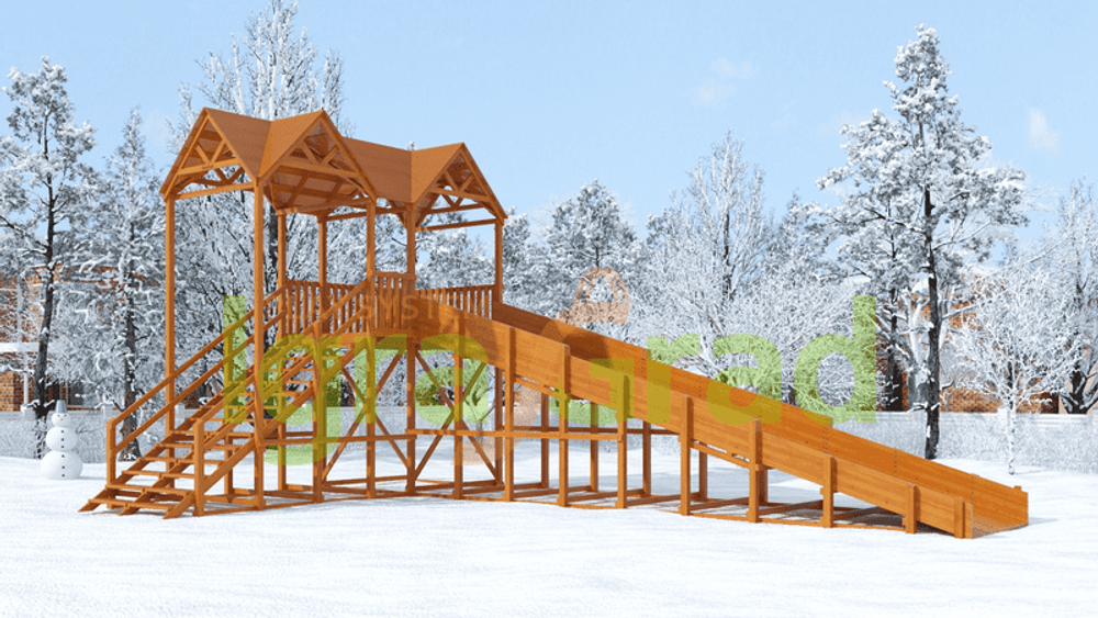 Большая зимняя деревянная горка