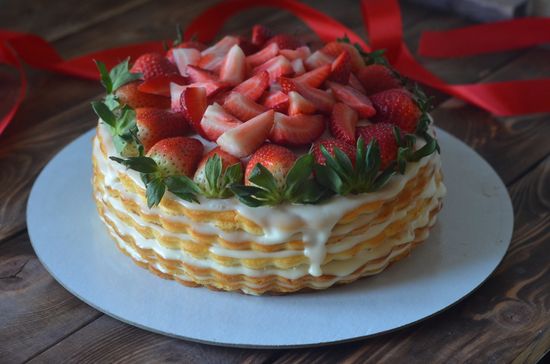 Сметанник с клубникой