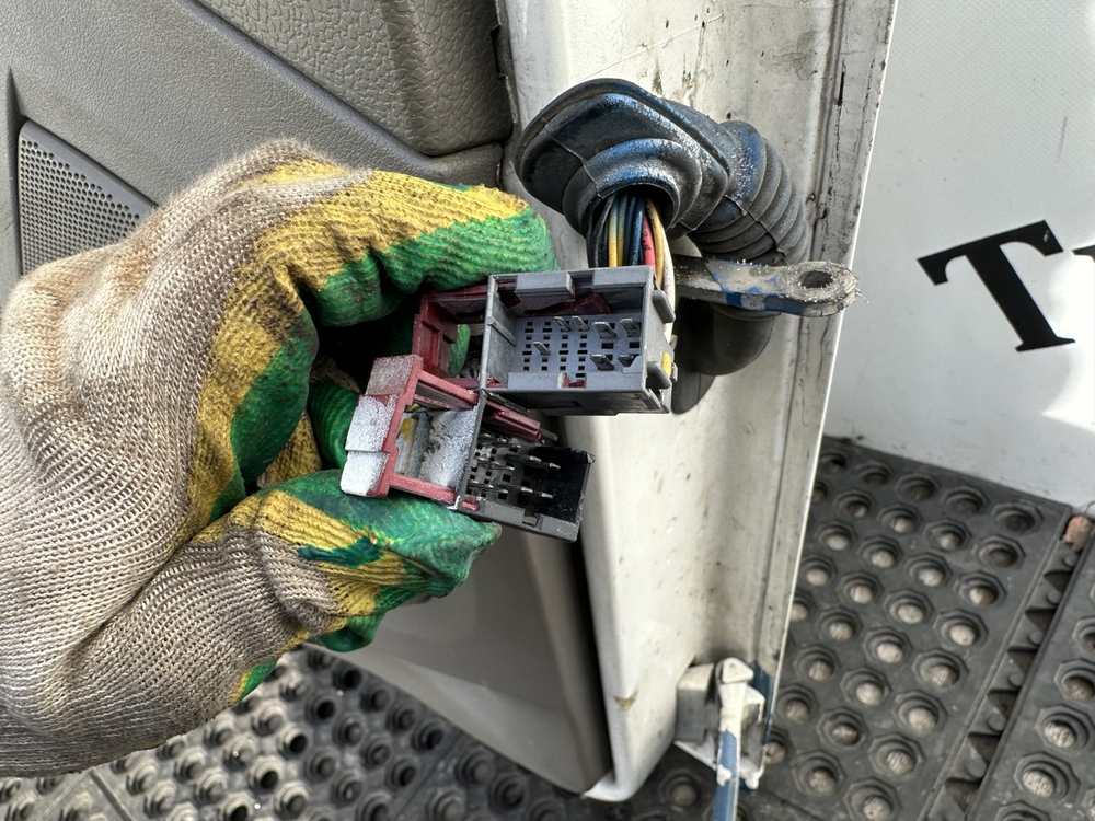 Дверь передняя левая