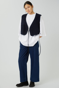 Жилет на двух завязках из синего меха