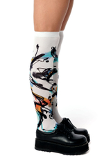 Белые гольфы с принтом в виде цветных всполохов (Цвет: белый)