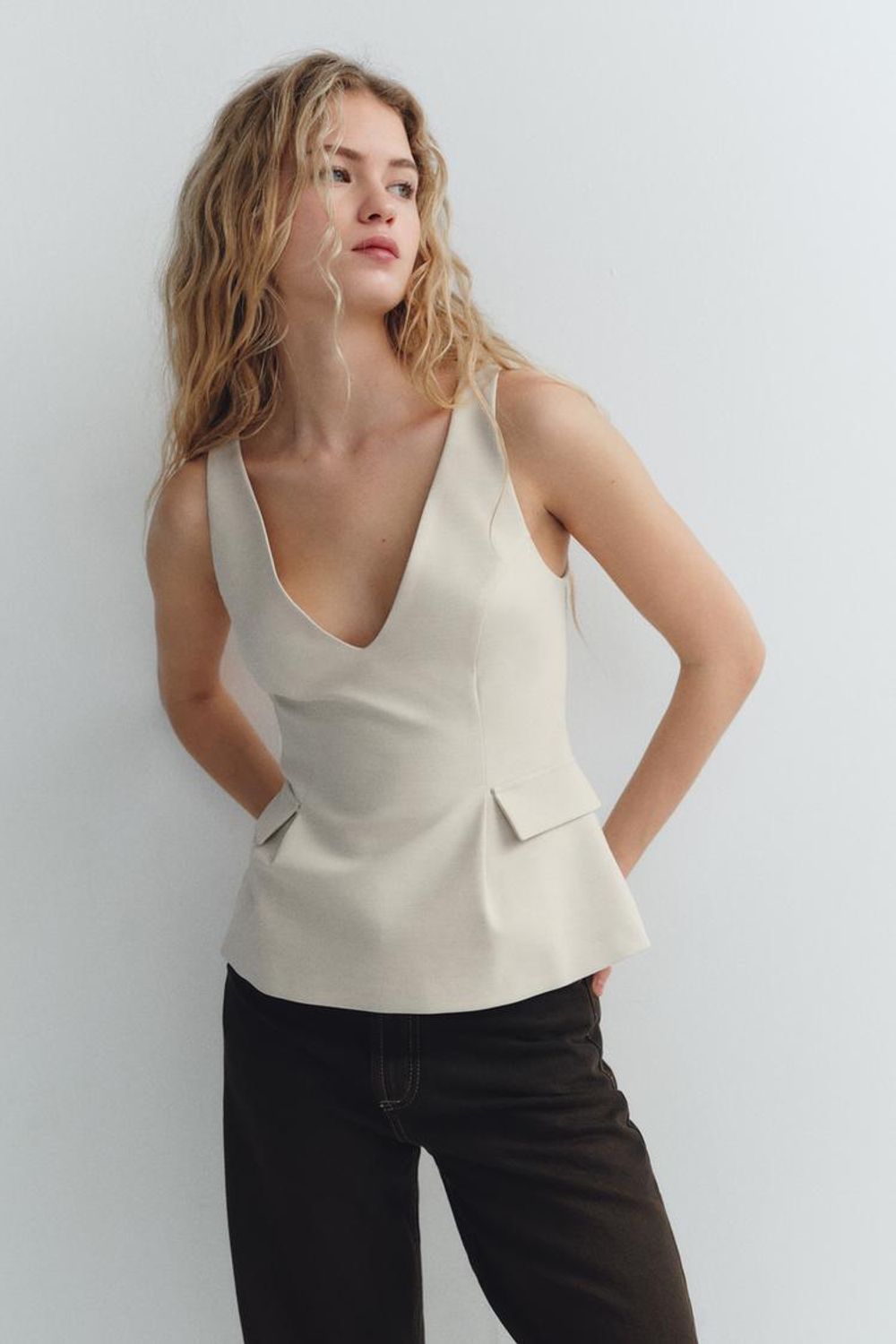 ZARA ТОП С БАСКОЙ И КЛАПАНАМИ, СВЕТЛО-ПЕСОЧНЫЙ