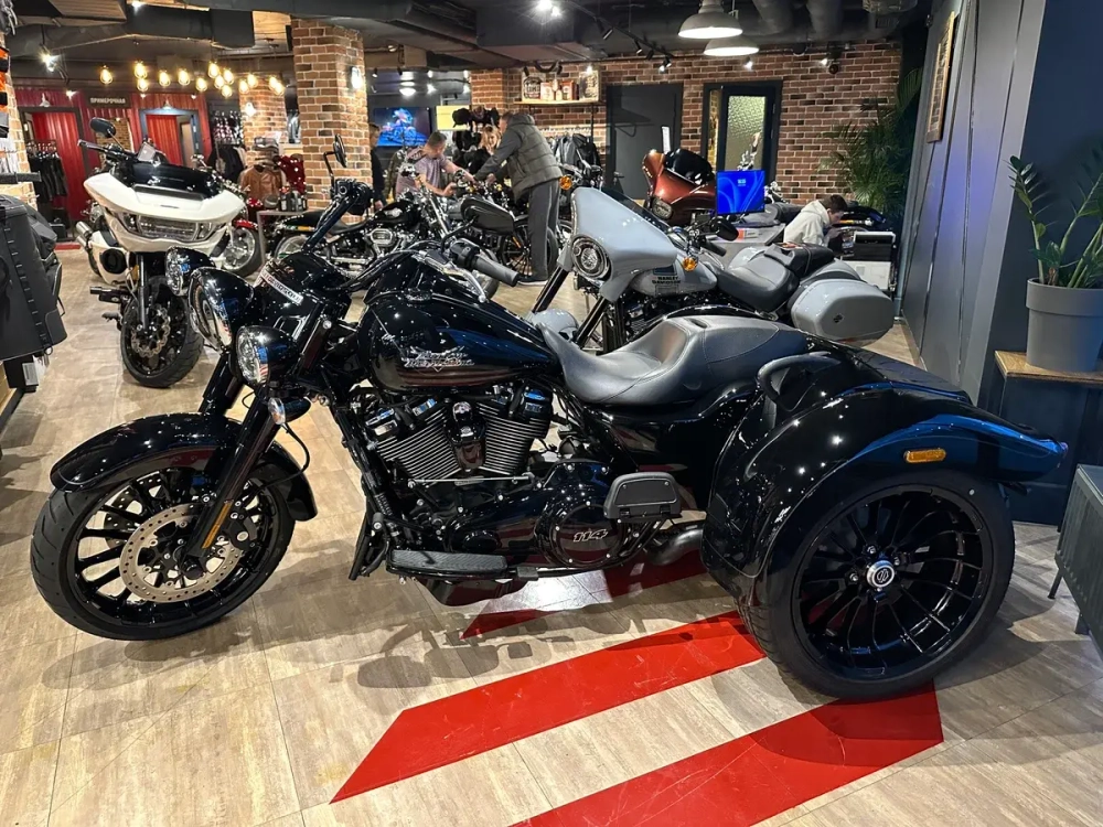 Harley-Davidson Freewheeler Black/Black 2023