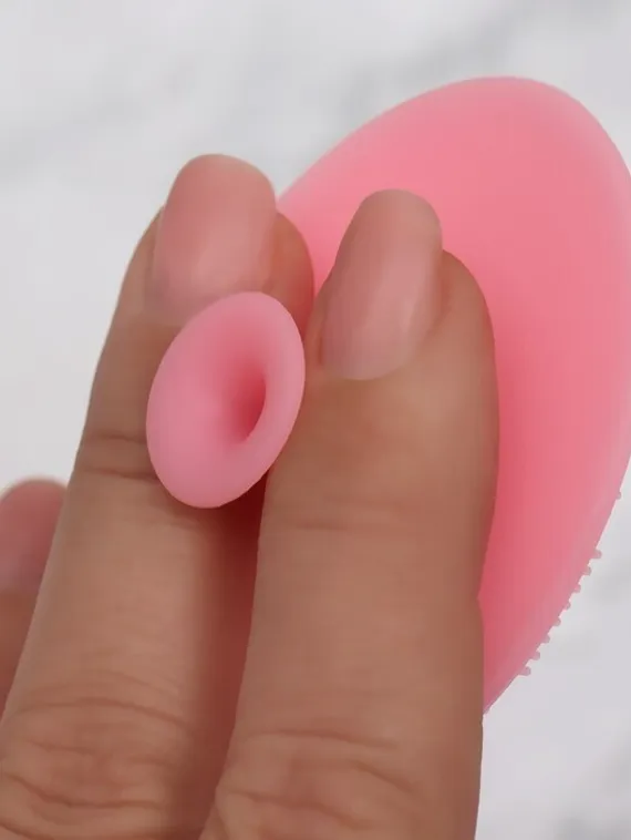 Щётка для умывания «Овал» на присоске, 6,3 см, цвет МИКС