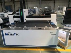 MetalTec 1530B (1500W) оптоволоконный лазерный станок для резки металла