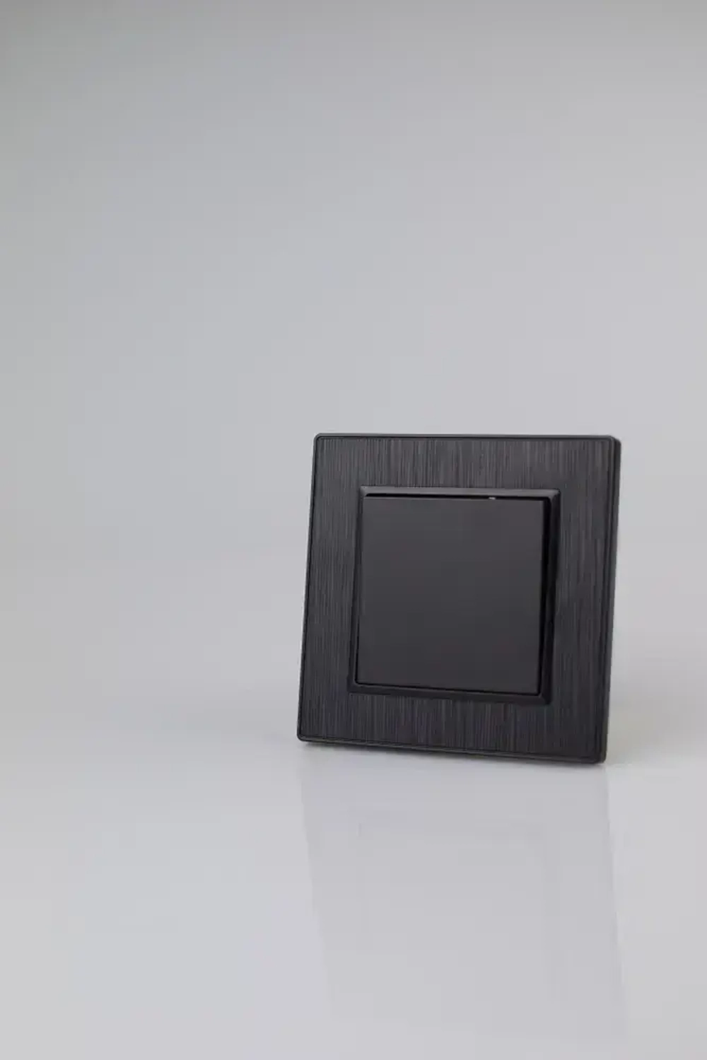 Выключатель одноклавишный черный