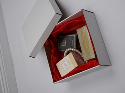 Коробка самосборная  крышка дно 35*35*9,5см Белая с Новым годом