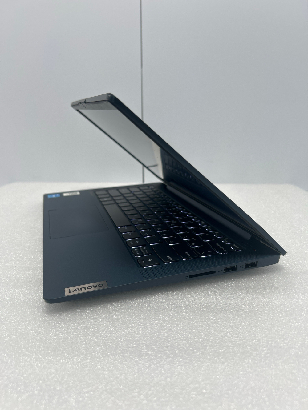 Ноутбук Lenovo IdeaPad 5 Gen 5 (82FE00Q0RU) 14"/Intel Core i3-1115G4/RAM 8GB/SSD 256GB/Intel UHD Graphics/1920*1080/IPS/Windows 11/Подсветка кл-ры: LED/Синий. Состояние: Уценка/дефект и сколы на корпусе