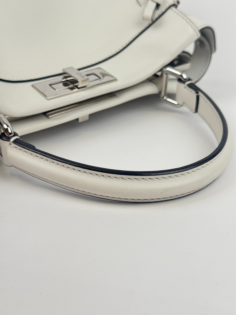 Сумка Fendi Peekaboo Medium Fiocco Bianca