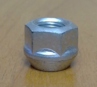 Гайка 12х1.25х17 колеса "НИВА-ШЕВРОЛЕ" открытая (ключ 19мм) (ОАО «БелЗАН»)