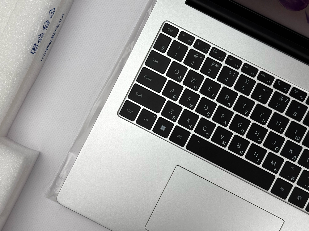 Ноутбук Honor Magicbook X16 Plus Ryzen 7 8845HS / 32GB DDR5 / 1024 GB SSD / AMD Radeon 780M / Win 11 / RU-EN клавиатура