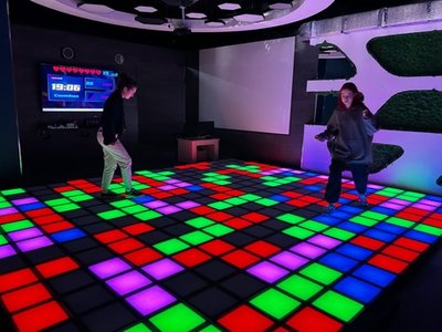 Интерактивный светодиодный пол "Арена Pixel battle"