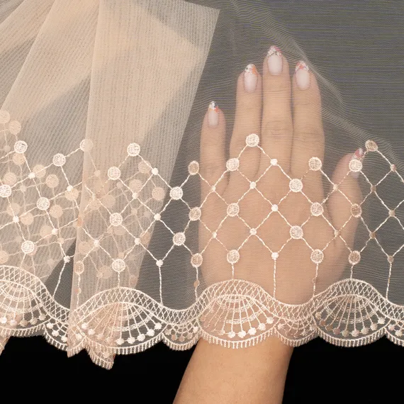 Вышивка на сетке бежевая 22 см, Китай