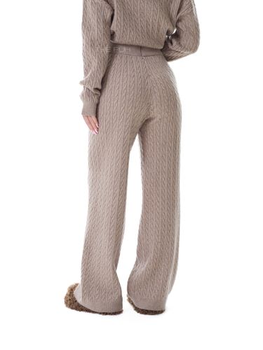 Трикотажный костюм цвета капучино в косичку