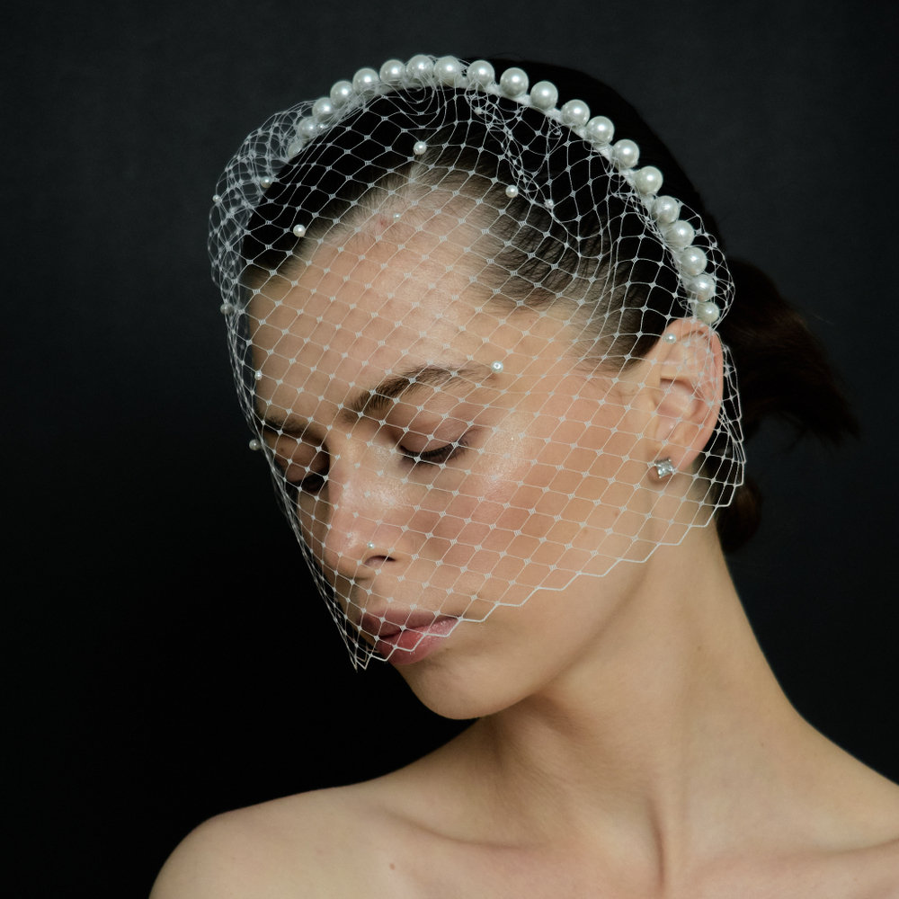 Вуаль белая с жемчужным декором