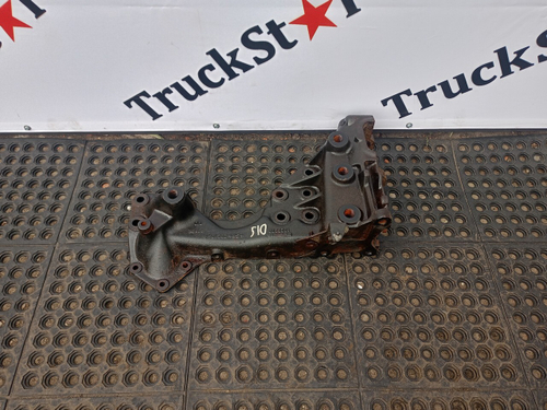 Кронштейн переднего бампера левый