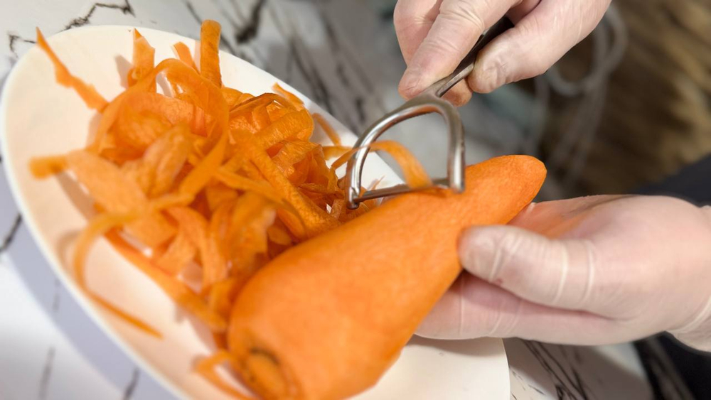 Универсальный набор кухонных приспособлений экономка-овощечистка + две овощерезки РУЧНОЙ РАБОТЫ