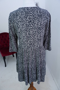 Платье Defacto монохромное, визуально на 42 размер