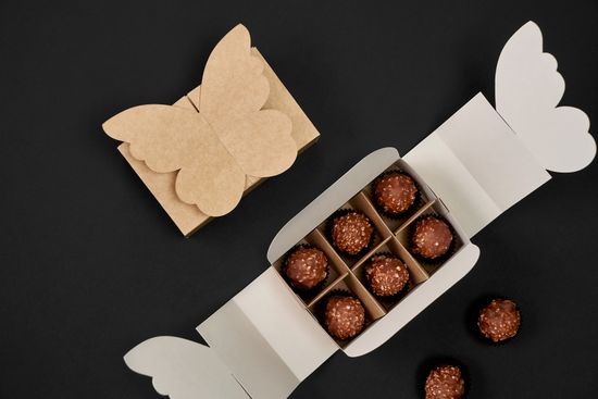Упаковка для 6 шоколадных конфет. Бабочка